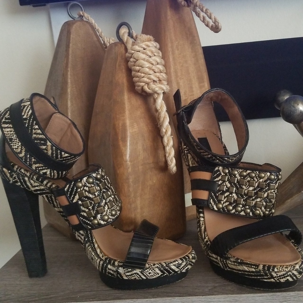 Stirking Tribal Sandal